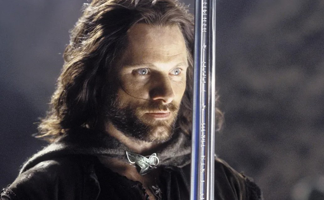 Aragorn, l'erede al trono di Gondor, nella sua trasformazione da Ramingo a Re Elessar